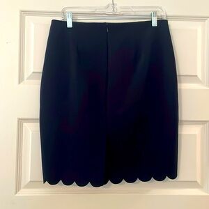 EUC Banana Republic sz 6 navy blue scalloped skirt scuba like feel